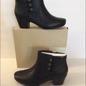 Clarks Emslie Monet Booties 9B new
